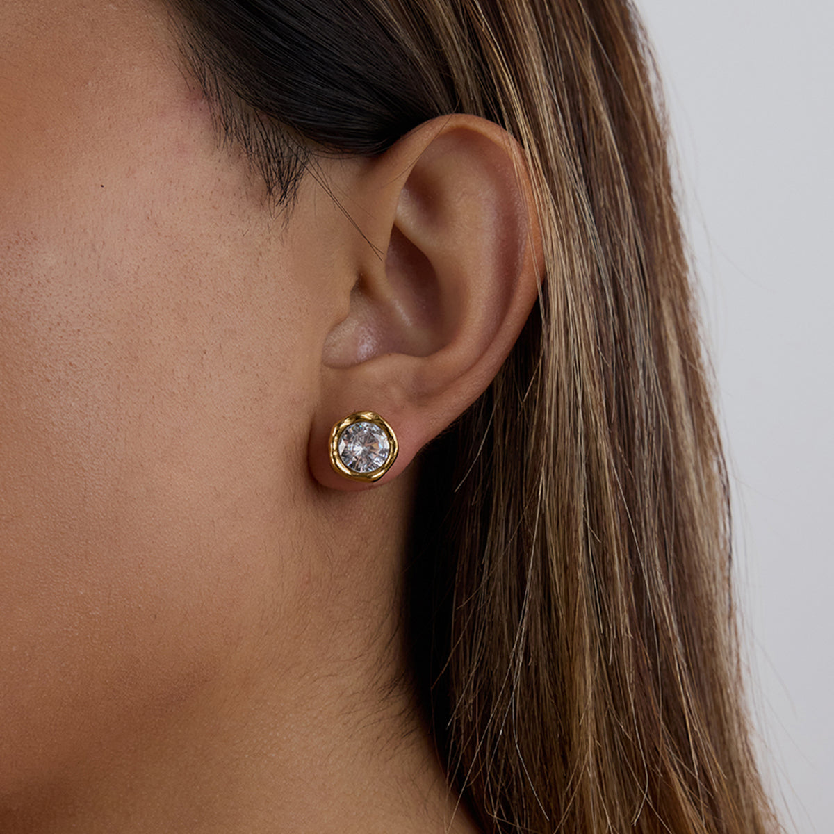 Aretes Dorados con Zirconia redondas