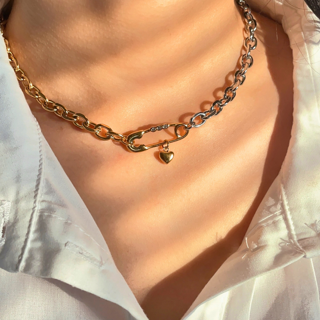 Collar Bicolor con Seguro y Corazón Dorado y Plateado